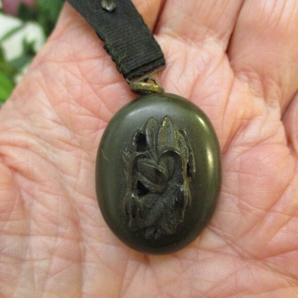 ANTIQUE Gutta Percha Locket Necklace with Photo ~ VICTORIAN Sailor Photo Locket - Picture 5 of 15